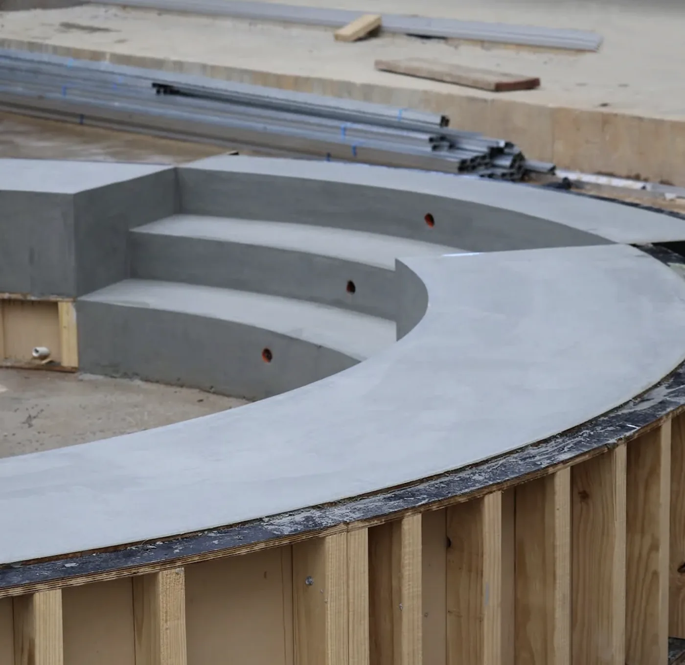 Curved concrete formwork made with shaped formply panels