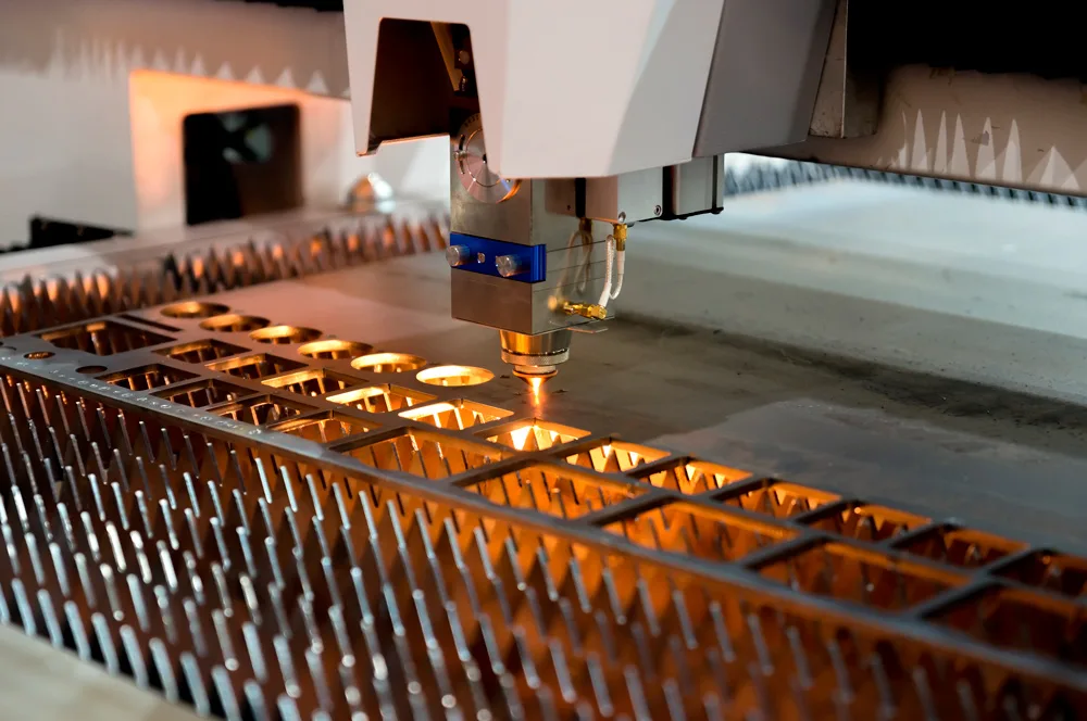 Fibre laser cutting approved sheet-metal parts in production